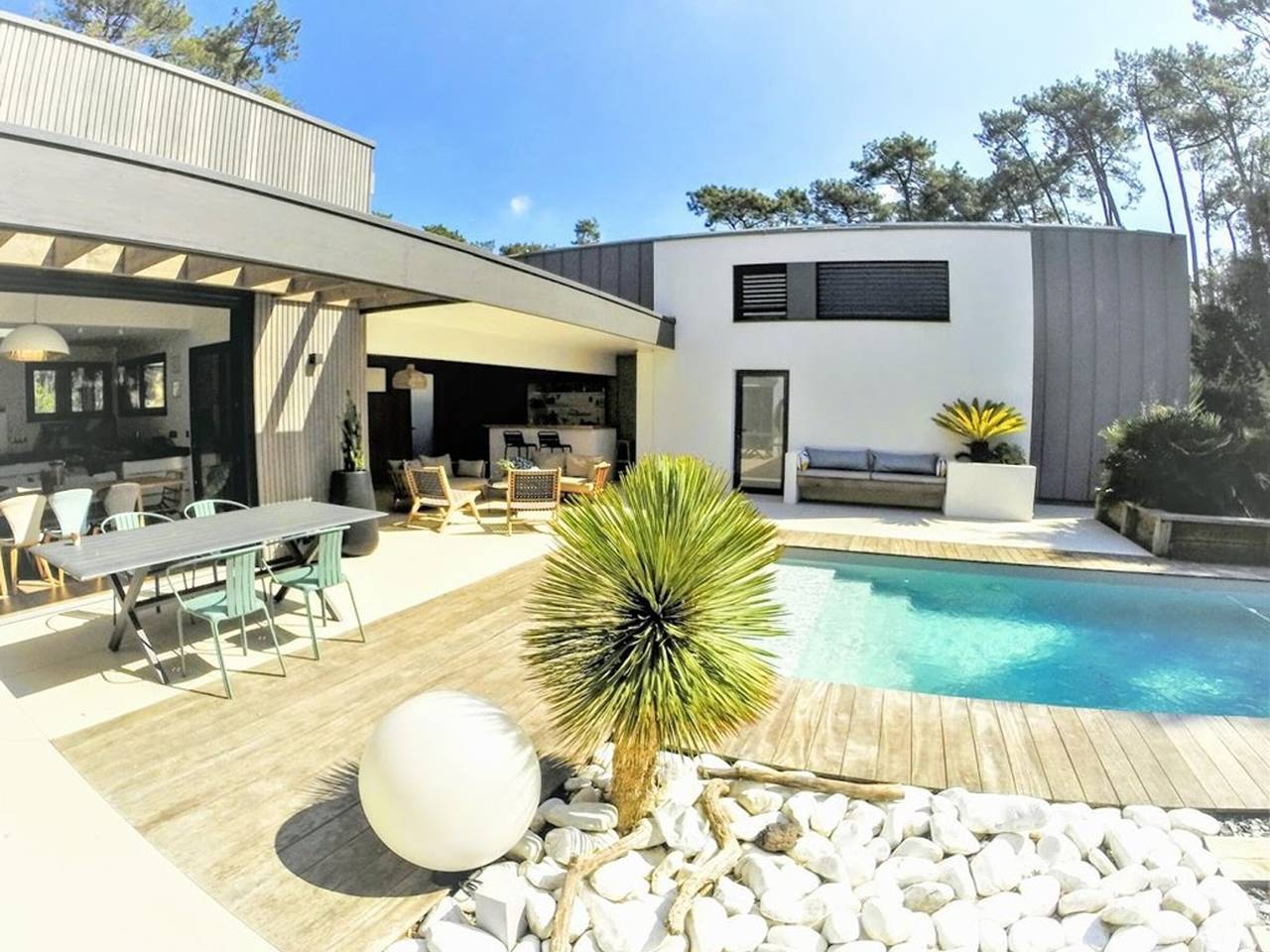 Villa d'Architecte avec Piscine Chauffée, Terrasse et Services Hôteliers à Soorts-Hossegor in Lac d'Hossegor, Hossegor