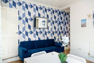 Holiday Rental for 7 People in Stoke-on-Trent, West Midlands, Photo 3