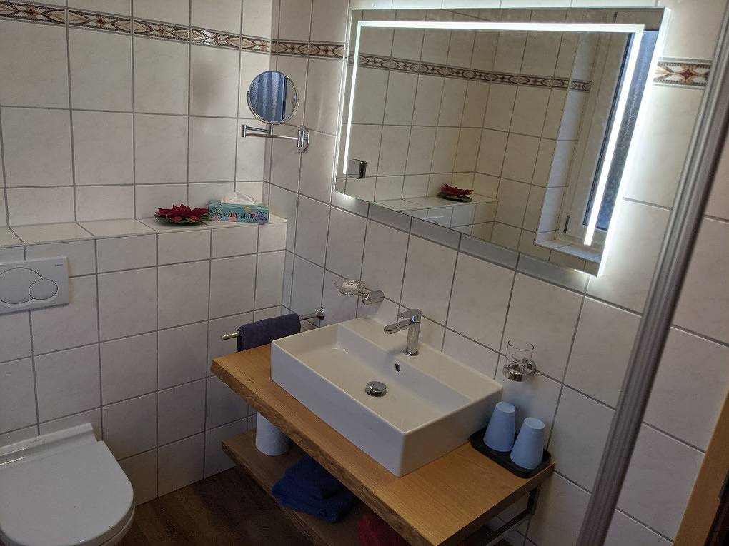 Geheel vakantieappartement, Vakantieappartement voor 5 personen met tuin in Harthausen, Rijndal
