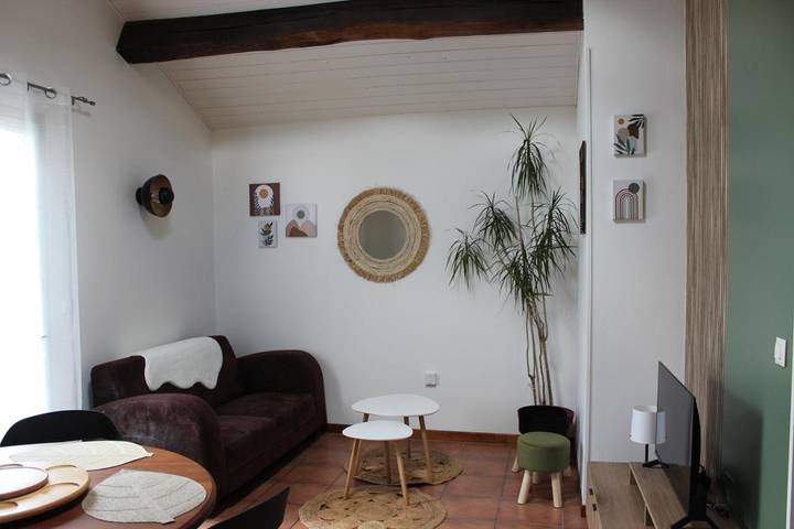 Location de vacances pour 2 personnes, avec Terrasse ainsi que Jardin et Vue à Cuxac-Cabardès
