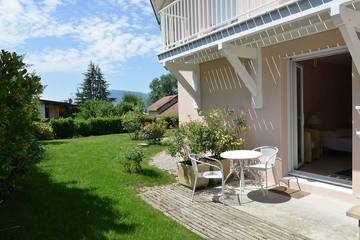 Gîte pour 2 personnes, avec terrasse et jardin à Annecy-le-Vieux