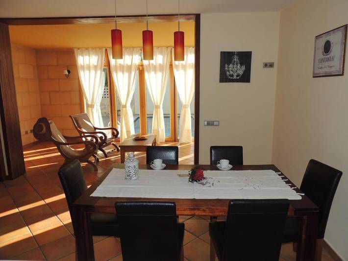 Location de vacances pour 6 personnes, avec jardin et piscine, animaux acceptés à Es Castell - 4