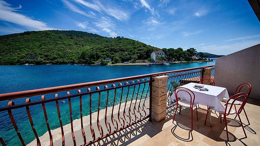 Gîte pour 5 personnes, avec terrasse, animaux acceptés dans Lastovo