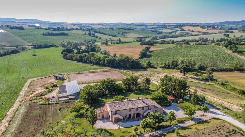 Gîte pour 3 personnes, avec Terrasse ainsi que Jardin et Vue à Cartoceto