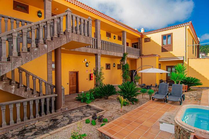 Hotel para 2 personas, con piscina y vistas además de sauna y jardín - 1