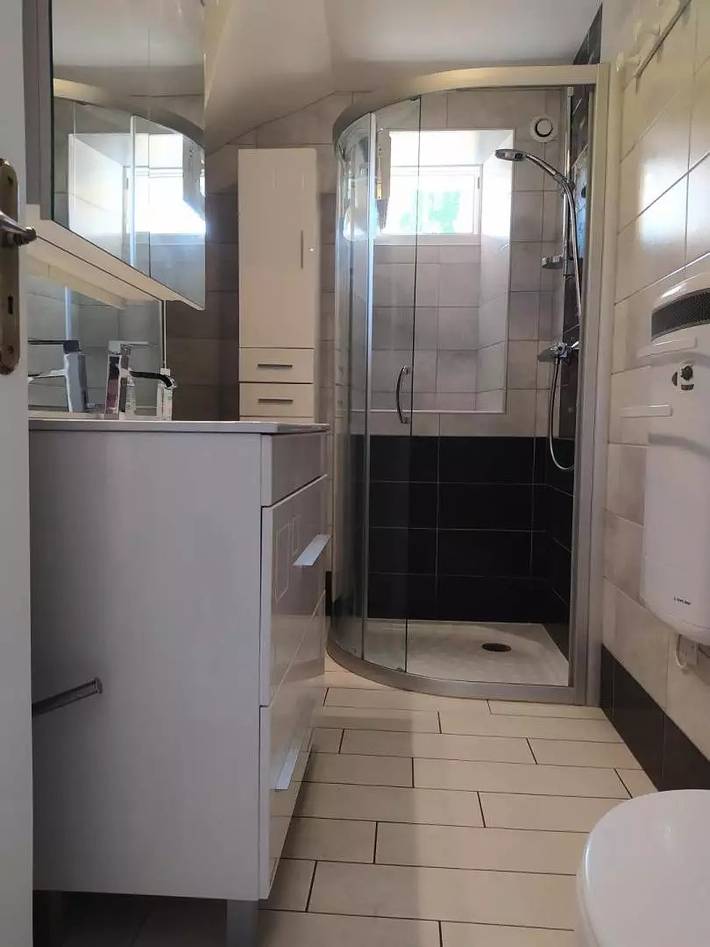Gîte pour 6 personnes, avec piscine ainsi que jardin et terrasse, animaux acceptés à Saint-Étienne-du-Valdonnez - 3
