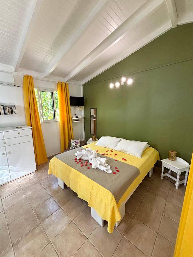 Maison de vacances pour 2 personnes, avec terrasse ainsi que piscine et jardin