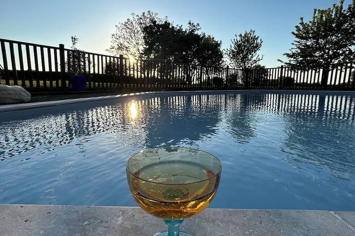 Maison de vacances pour 21 personnes, avec piscine et sauna ainsi que jacuzzi et jardin dans Saint-Amand-Montrond