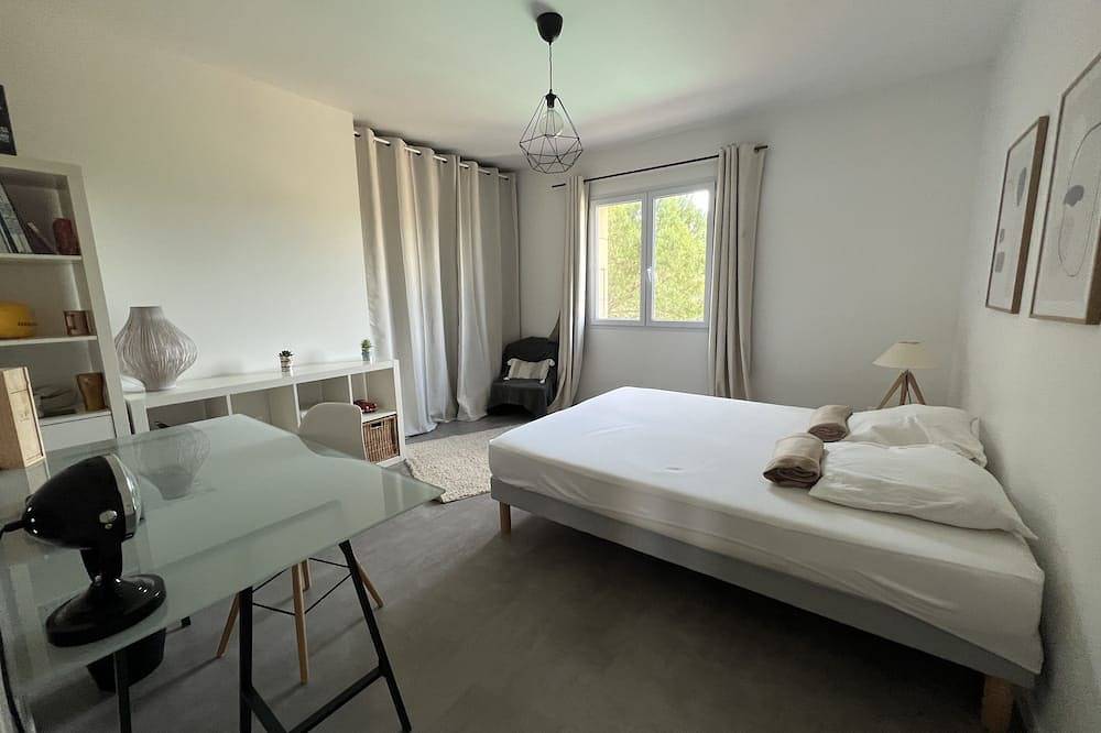 Large Pool Villa! Near the city, the lake and the medieval city ... in Carcassonne, Carcassonne region