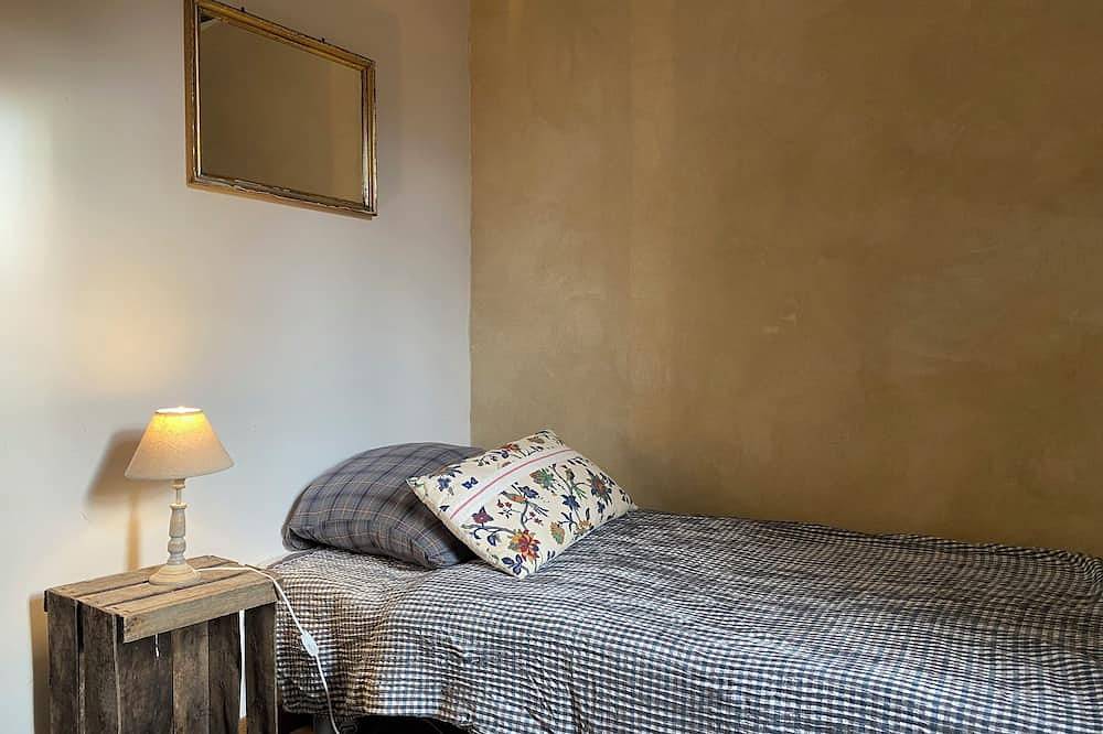 Bernard's self-catering cottage in the heart of the Perche! in Eperrais, Parc naturel régional du Perche