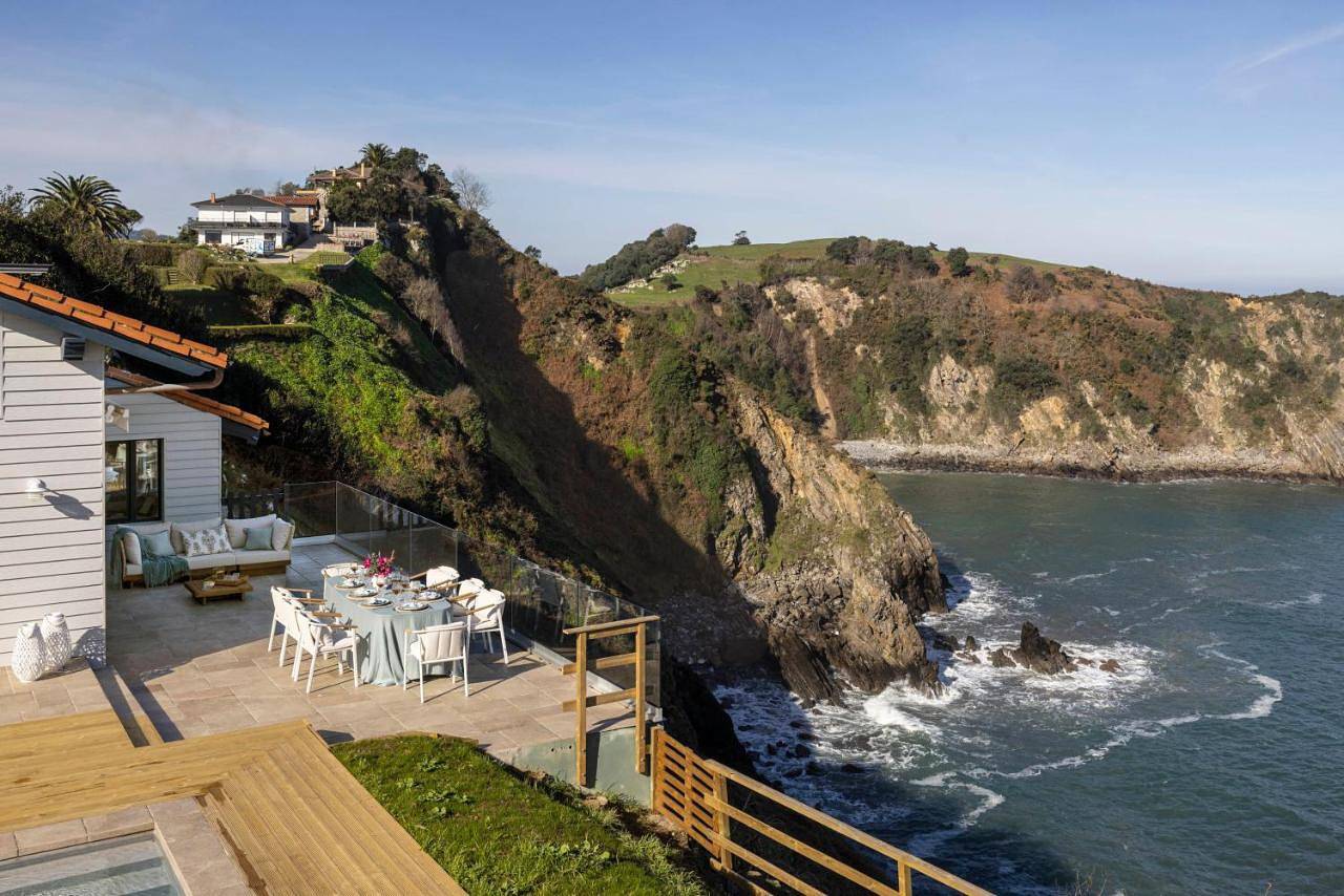 Wishome - Espectacular casa con piscina y vistas al mar y la montaña, a 5 minutos a pie de la playa in Playa de Amió, Val de San Vicente