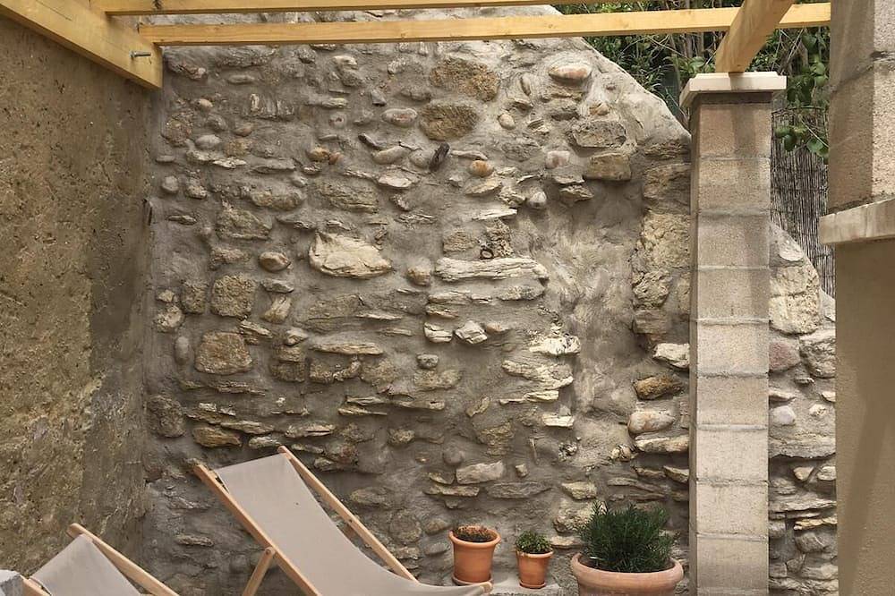 Charming village house in Provence with courtyard in Châteauneuf-de-Gadagne, Vaucluse