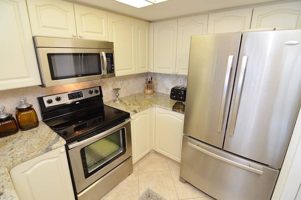 Ganze Wohnung, Blick auf das Wasser mit Private Beach Condo im Sanibel Harbor Resort in Punta Rassa, Southwest Florida