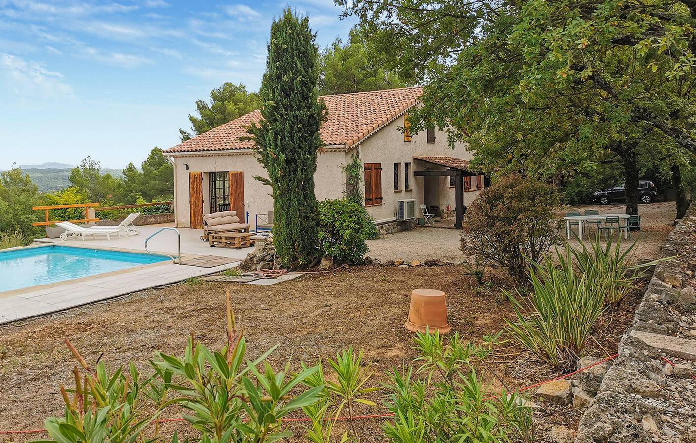 Apartamento moderno con piscina y WiFi en Fayence, a 2 km del centro de la ciudad. in Fayenza, Region de Draguignan