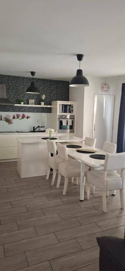 Location de vacances pour 8 personnes, avec Terrasse et Vue dans Nova Gradiska