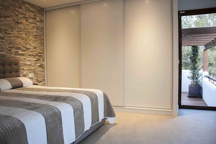 Location de vacances pour 12 personnes, avec jardin et balcon à Cala Tarida - 2