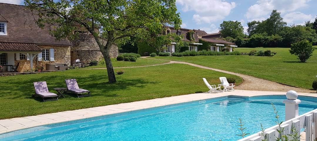 Gîte pour 4 personnes, avec piscine ainsi que terrasse et jardin à Le Buisson-de-Cadouin - 2