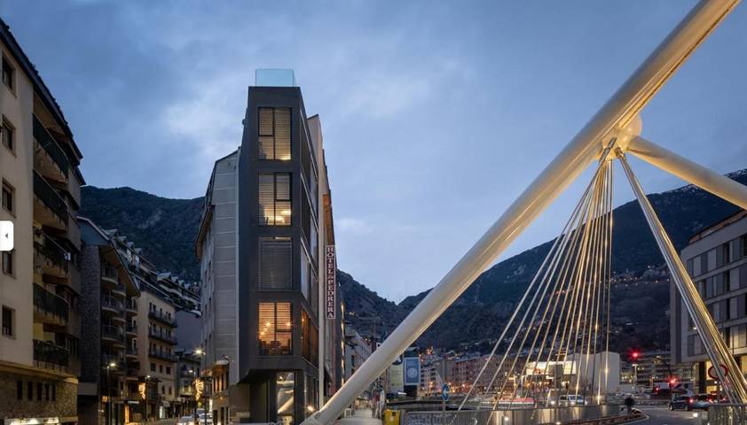 Gîte pour 4 personnes, avec bassin pour enfant ainsi que terrasse et vue à Andorre-la-Vieille - 2
