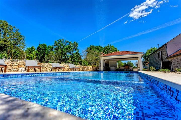 Ferienhaus für 6 Personen, mit Garten und Ausblick sowie Pool