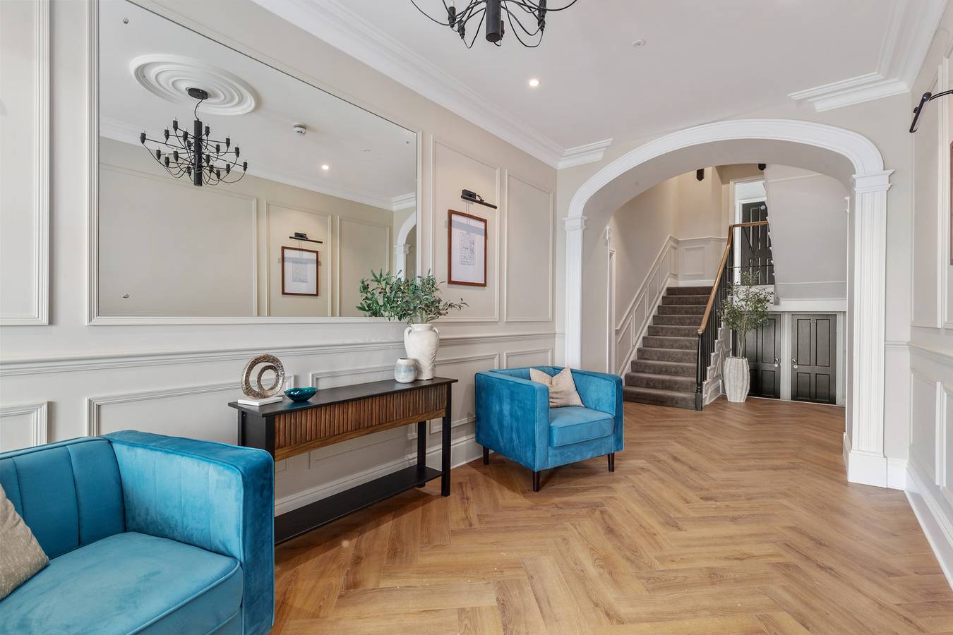 Entire apartment, 3 Croft House - Beach Front, Sea Views, Parking in Tenby, Pembrokeshire