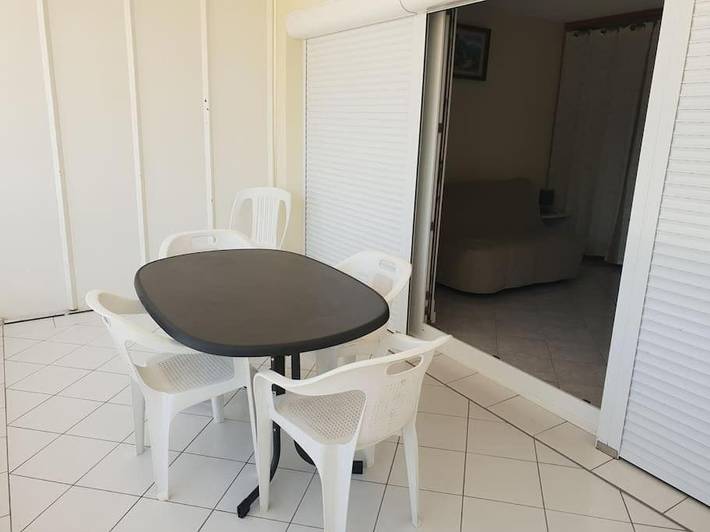 Gîte pour 4 personnes, avec vue ainsi que vue sur le lac et balcon dans Lac d'Amance - 3