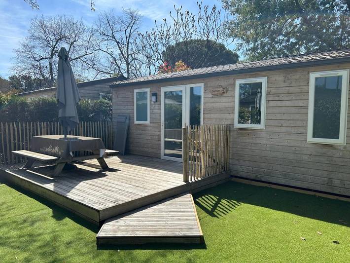 Camping pour 4 personnes, avec terrasse et piscine à Arès