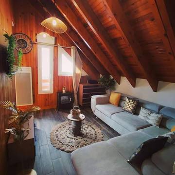 Gîte pour 4 personnes, avec jacuzzi ainsi que piscine et balcon à Ustou
