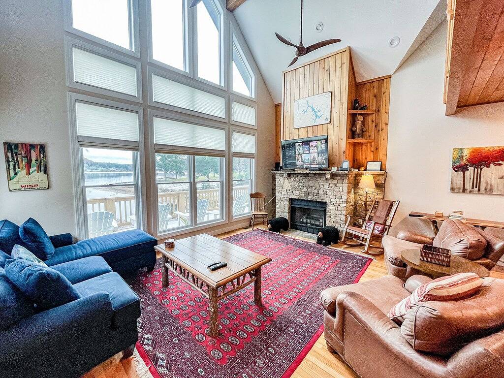 Walk to Wisp Slopes! Stunning Lakefront Home! in McHenry, Deep Creek Lake