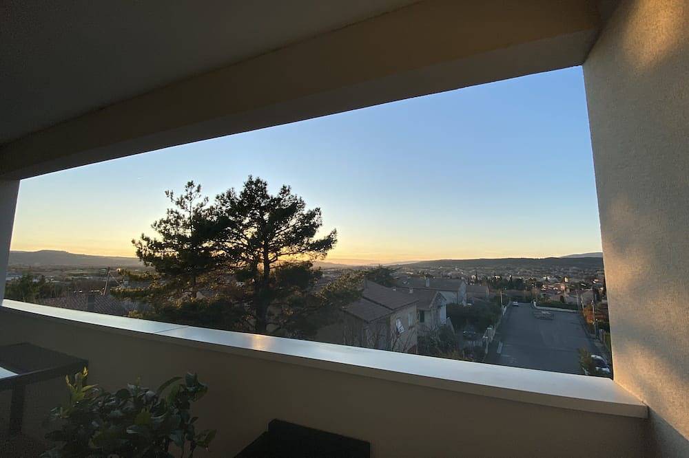 Appartement entier, Beau T3 Duplex climatisé avec vue panoramique sur le Luberon in Pertuis, Parc naturel régional du Luberon