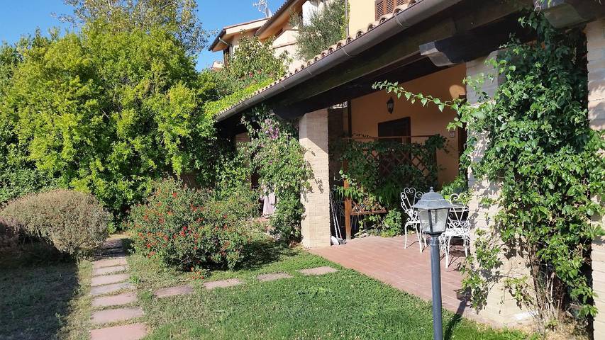 Agriturismo per 3 persone, con piscina per bambini e piscina nonché giardino in Santa Luce