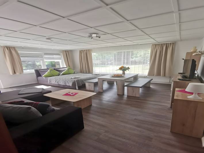 Camping für 3 Personen, mit Terrasse und Garten, kinderfreundlich in Mecklenburgische Seenplatte - 2