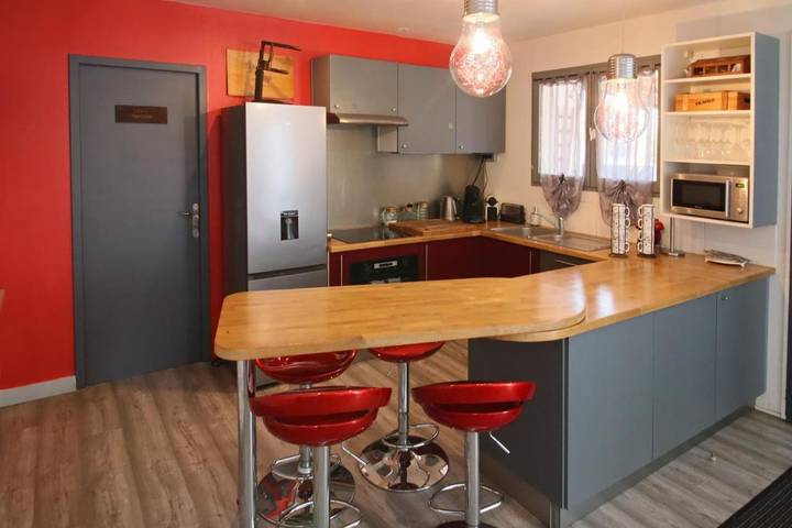 Villa pour 8 personnes, avec vue et bassin pour enfant ainsi que jardin et piscine à Carcassonne - 3
