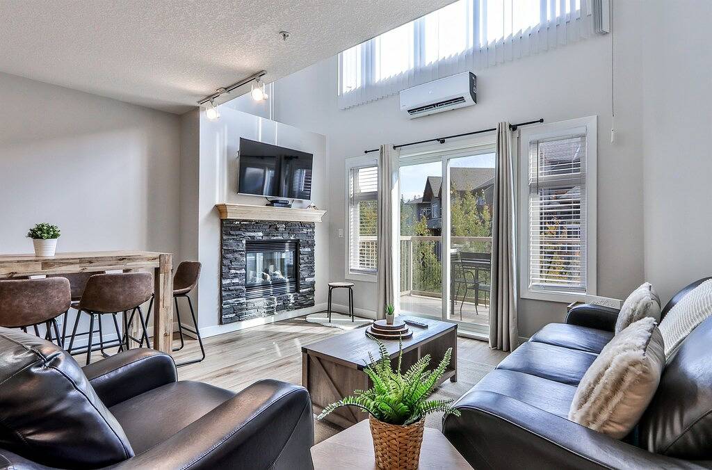 Ganze Wohnung, Charming Mountain Loft – Pet Friendly | Mountain Views! in Canmore, Banff-Nationalpark