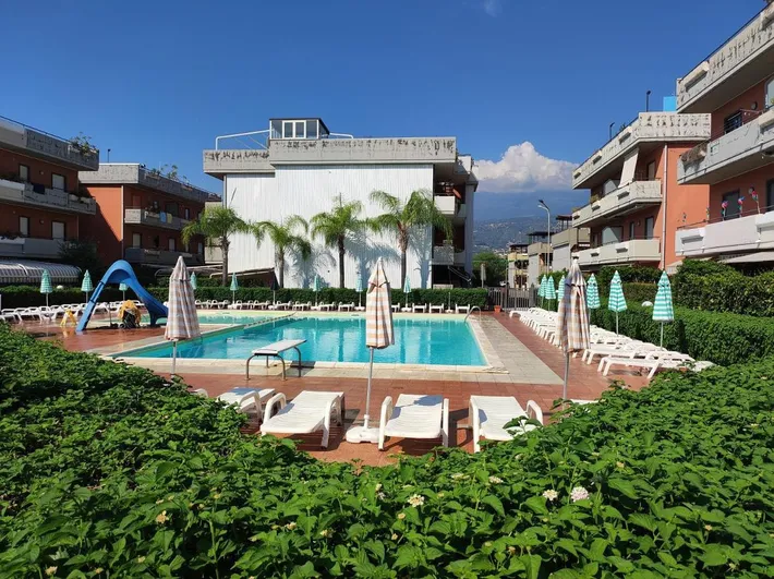 Ferienwohnung für 4 Personen, mit Ausblick und Pool sowie Garten, kinderfreundlich - 1