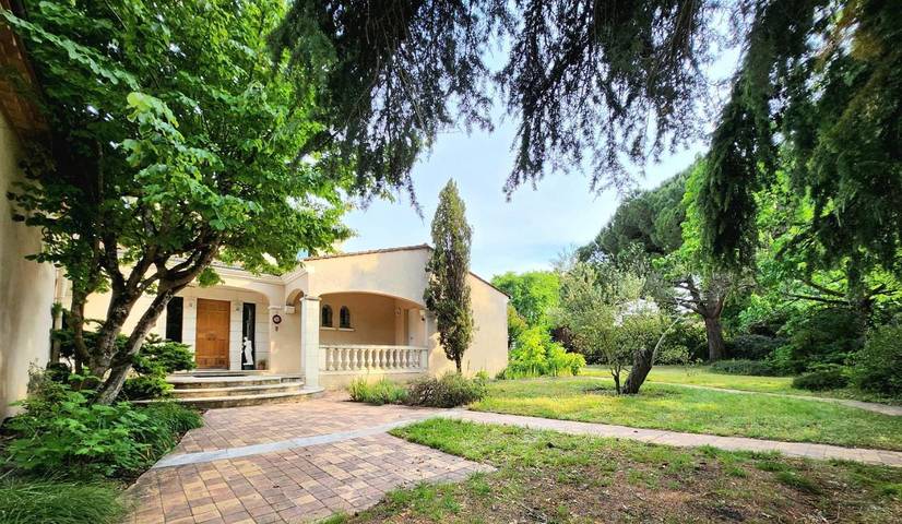 Location de vacances pour 12 personnes, avec vue et bassin pour enfant ainsi que piscine et jardin à Gradignan - 2