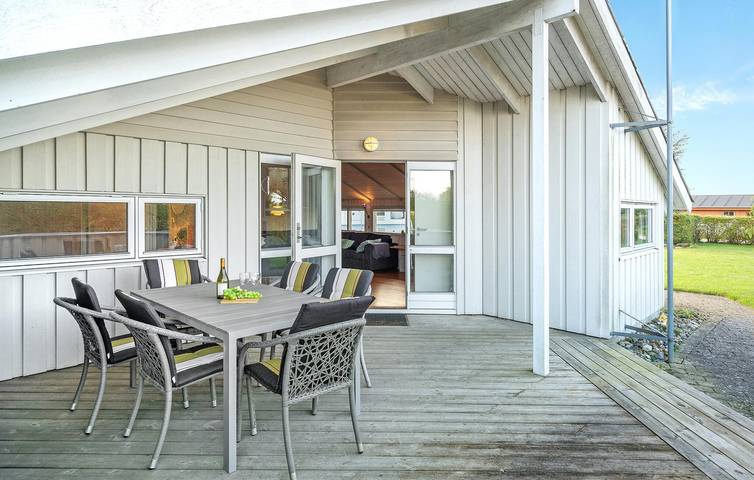 Ferienhaus für 6 Personen mit Terrasse in Strøby, Stevns und Umgebung