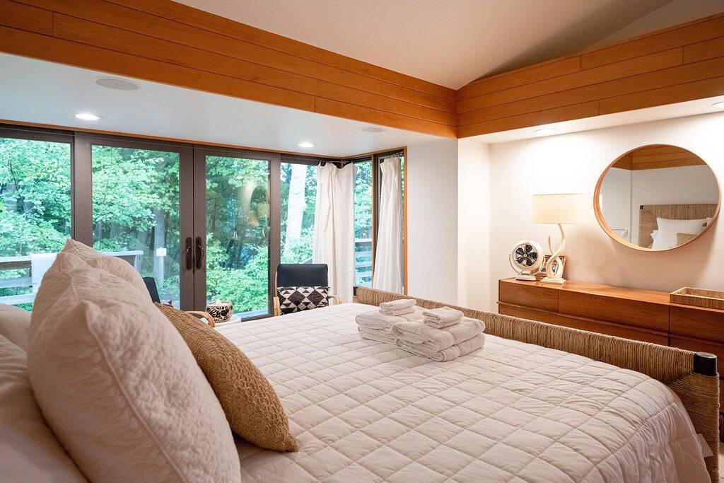 Huge Mid Century Beach Home w/Beach Access in Macatawa, Allegan County