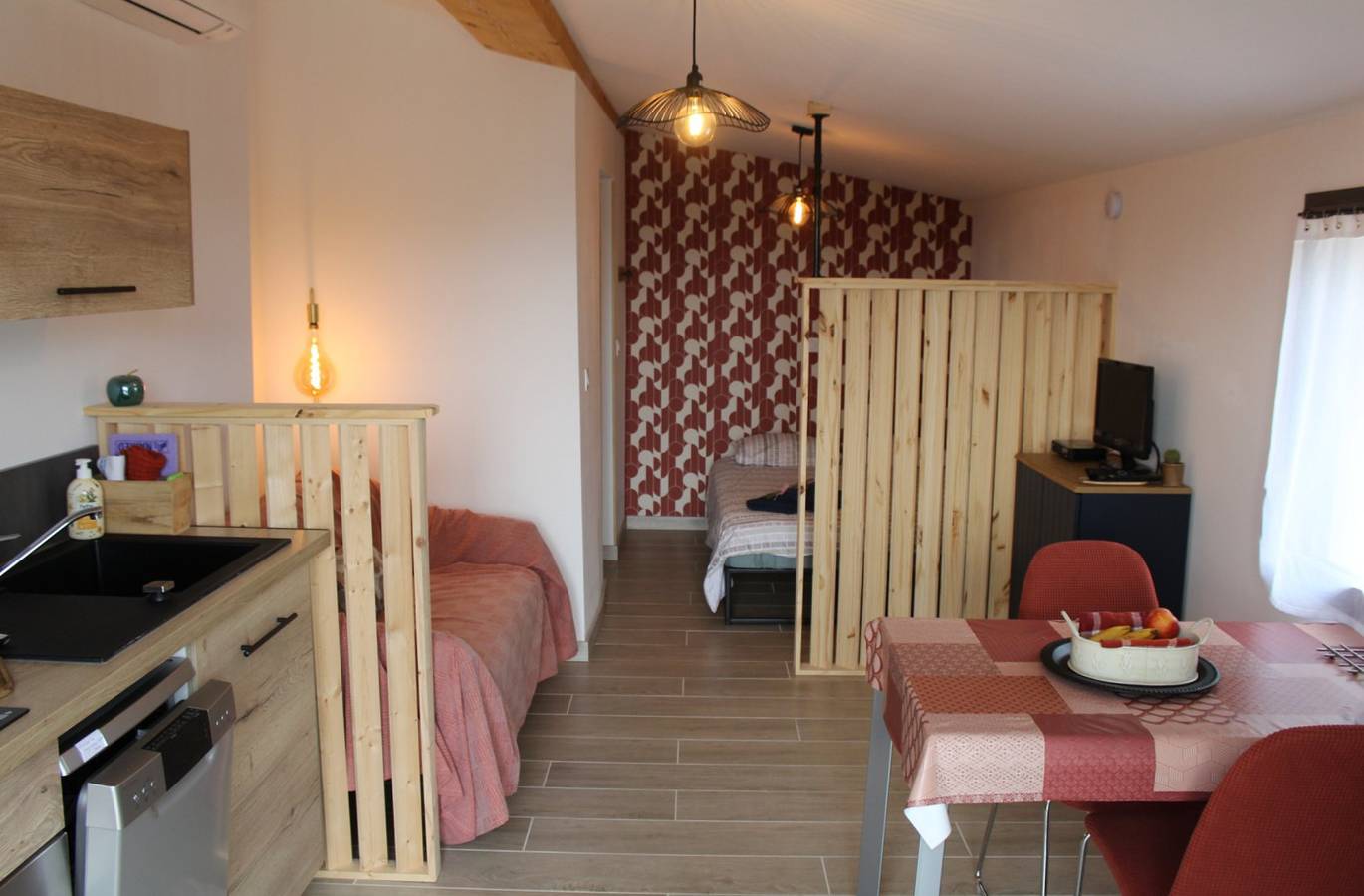 Studio entier, Studio "L'Épinette" in Saint-Saturnin-lès-Apt, Parc naturel régional du Luberon