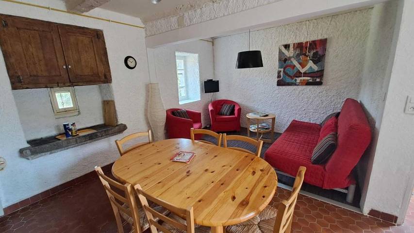 Location de vacances pour 4 personnes, avec terrasse à Jouqueviel - 2