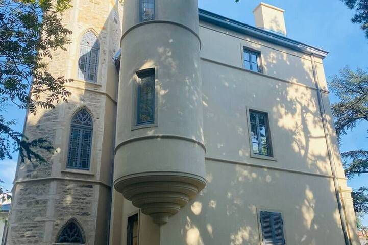 Château pour 7 personnes, avec Jardin dans Rhône