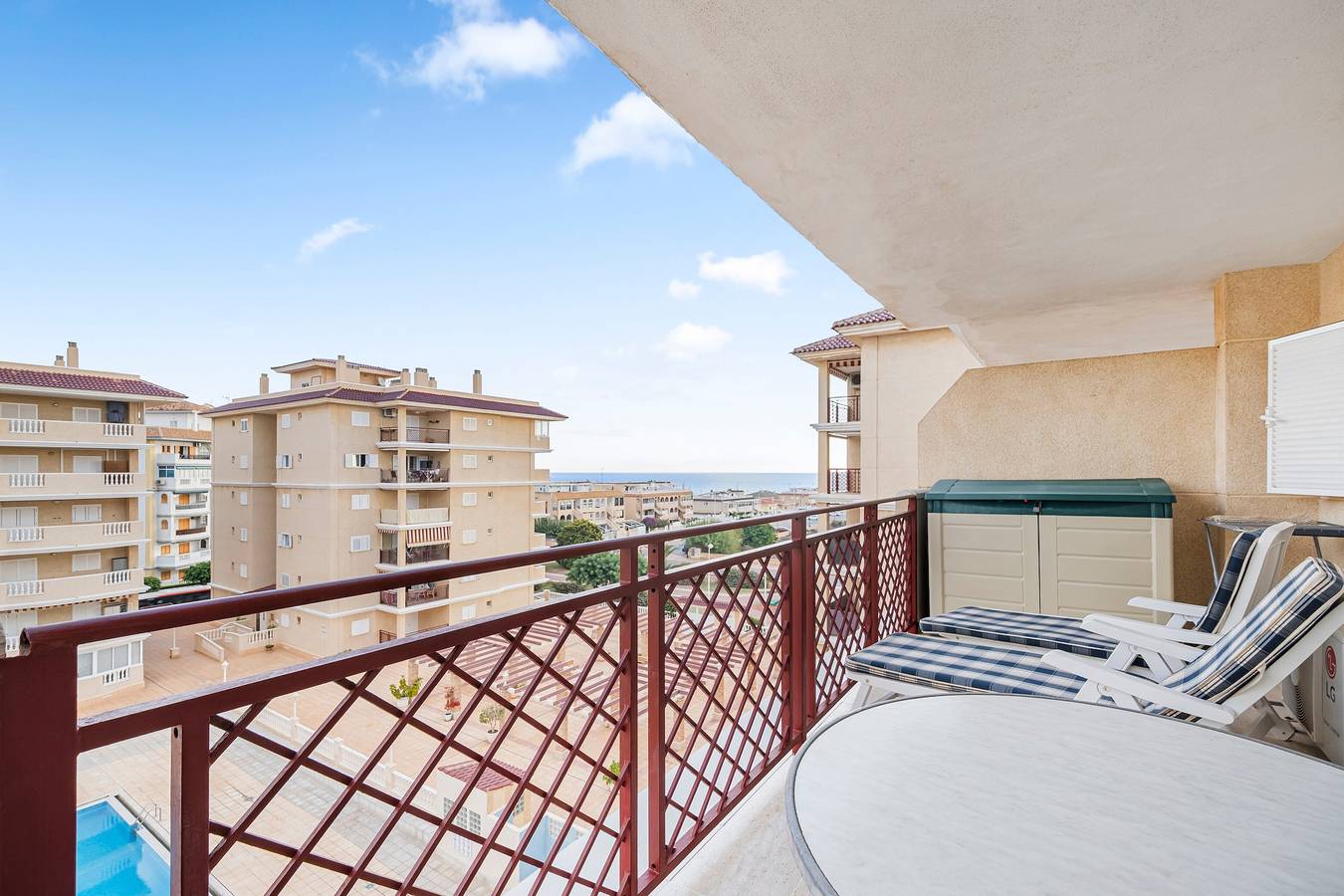 Apartamento entero, Apartamento 'Viñamar 7' con vistas al mar, Wi-Fi y aire acondicionado in Torrevieja, Costa Blanca