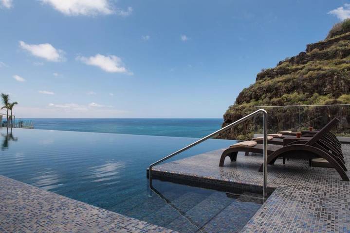 Bungalow para 2 pessoas, com Jacuzzi e Terraço e ainda Jardim and Piscina em Madeira