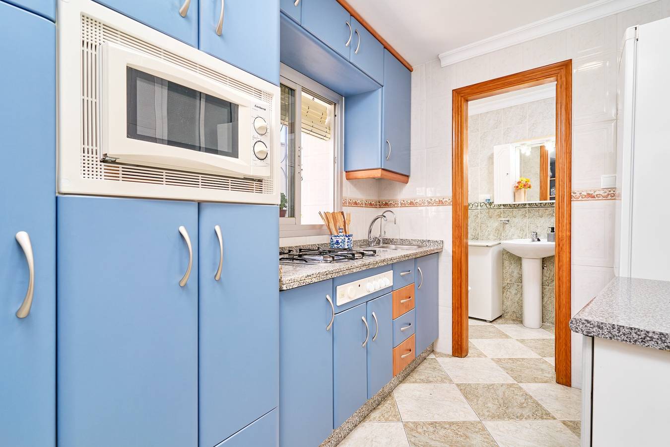 Apartamento entero, Apartamento 'Encantadora Casa Andaluza' con vistas al mar, Wi-Fi y aire acondicionado in Salobreña, Costa Tropical