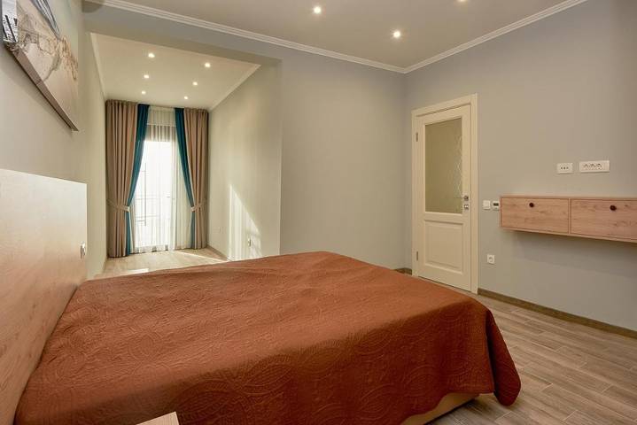 Villa für 5 Personen, mit Terrasse und Garten sowie Pool und Sauna in Montenegro - 4
