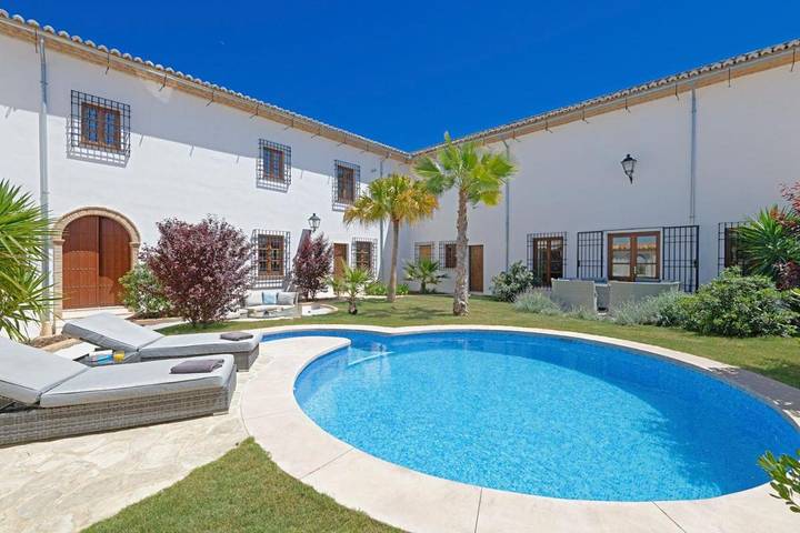Chalet para 10 personas, con piscina además de jardín y terraza - 1