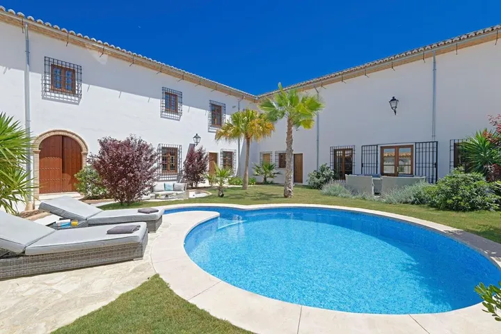 Chalet para 10 personas, con piscina además de jardín y terraza - 1