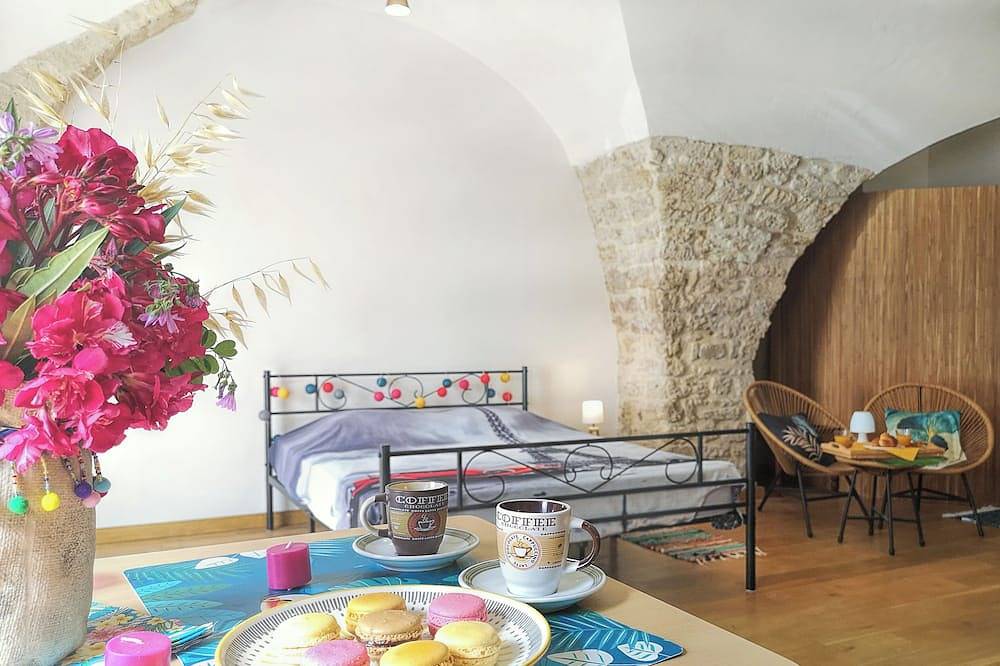 Apartamento entero, For old-Stones lovers in Poussan, Côte d'Améthyste