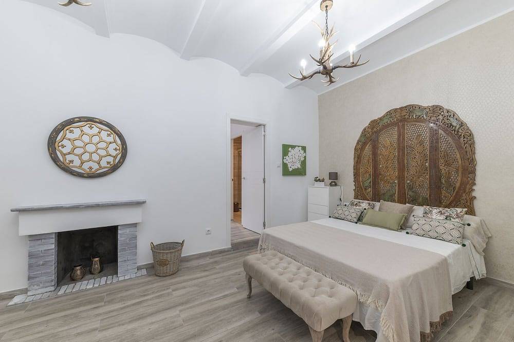 Edard's Great House - Paradise 300m from the sea. Spacious game room. in Castelldefels, Baix Llobregat