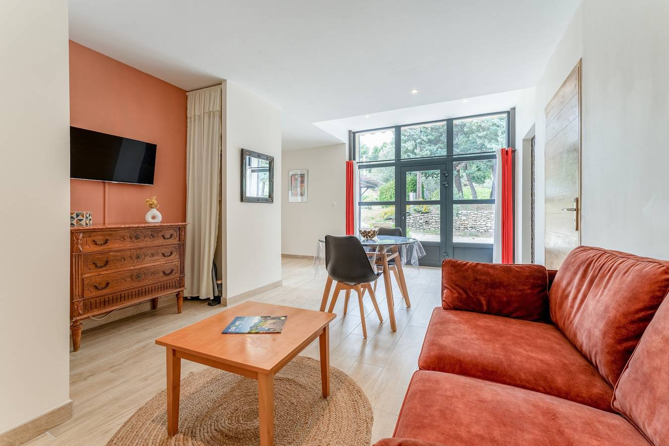 Gîte Apivita – Vakantiehuis met zwembad in wijndomein nabij Nyons in Nyons, Nyons en omgeving