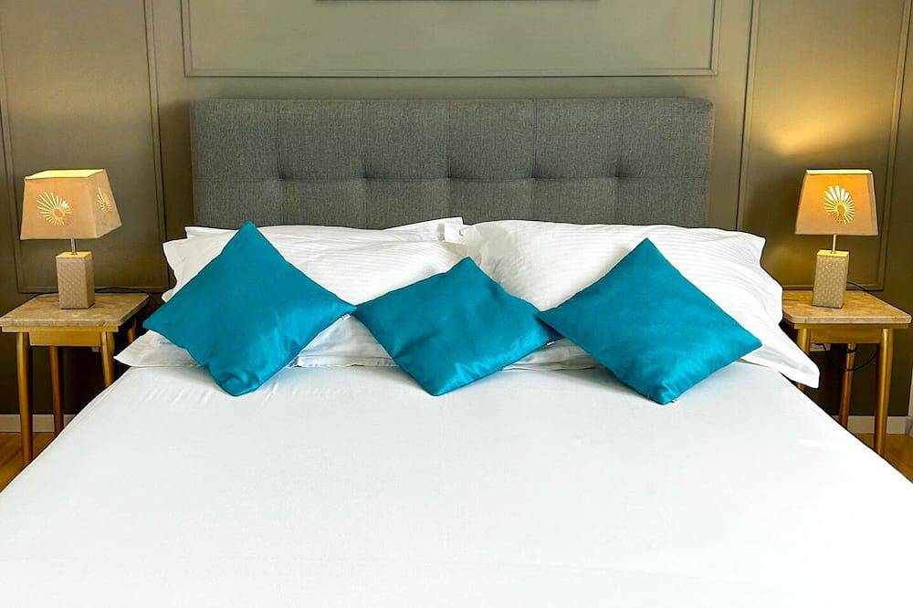 Seafront villa, sandy beach, heated pool, sauna, fitness,.. in Dugi Rat, Split-Dalmatien
